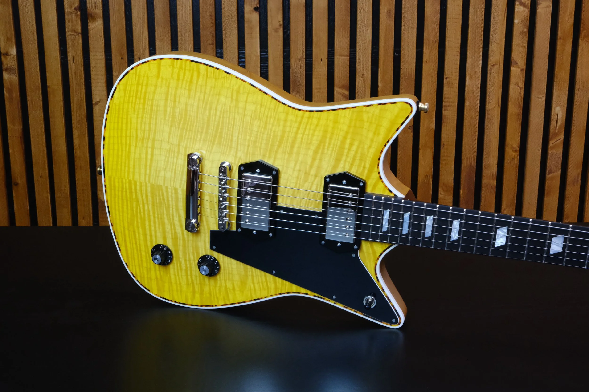 Arcade+-+Lemon+Burst+-+Korina+